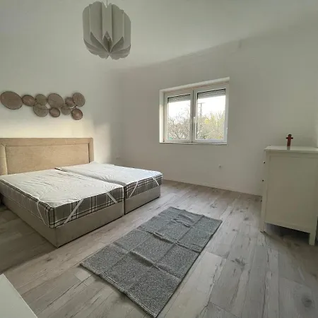 Felesegem Akarattya Vendeghaz Apartment